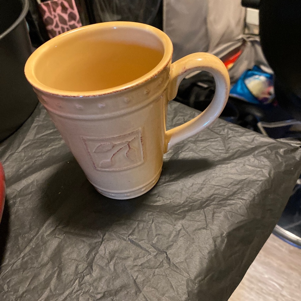Sorrento gold mug